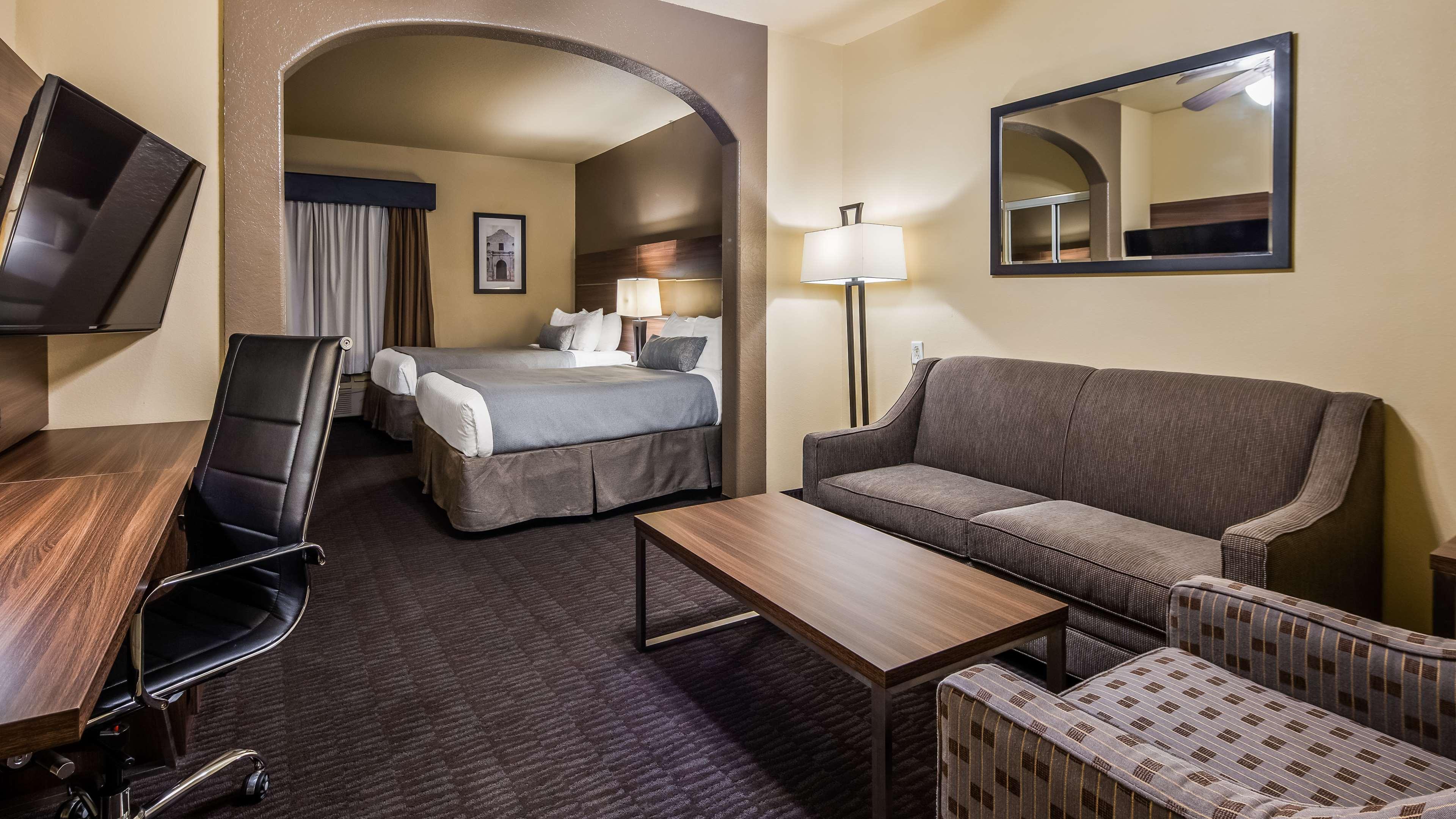 Western Hill Country Hotel 3*