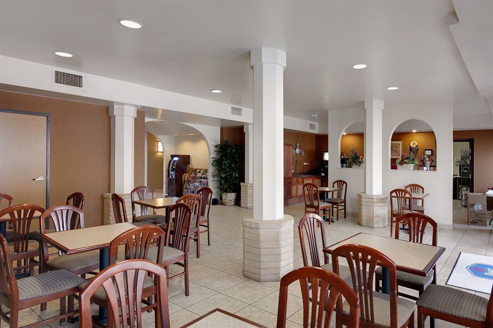 Western Hill Country Hotel