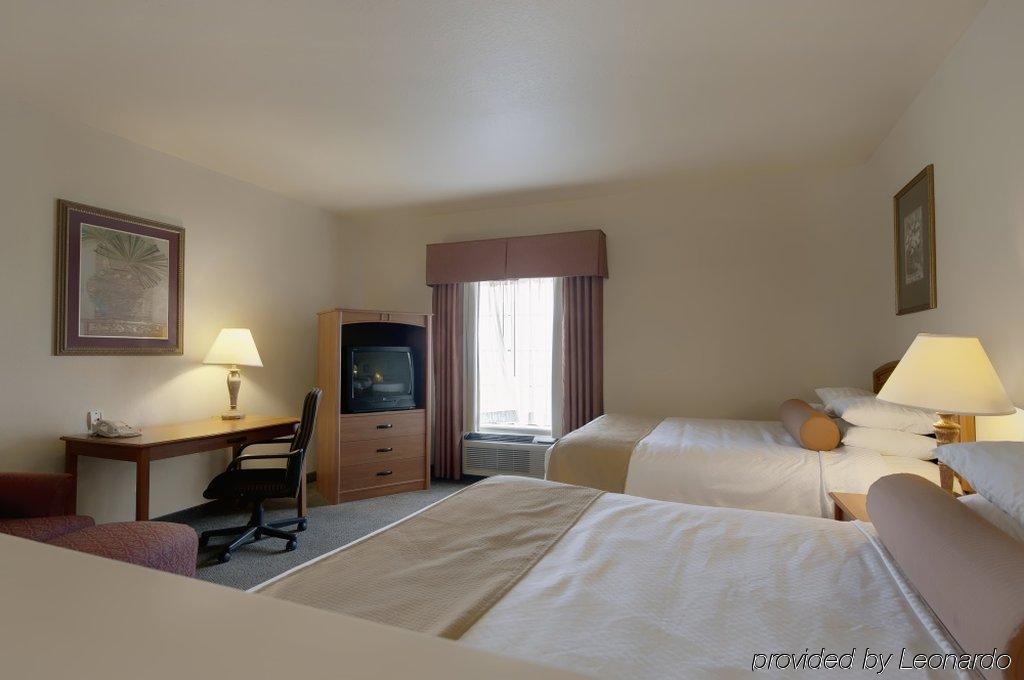 Western Hill Country Hotel